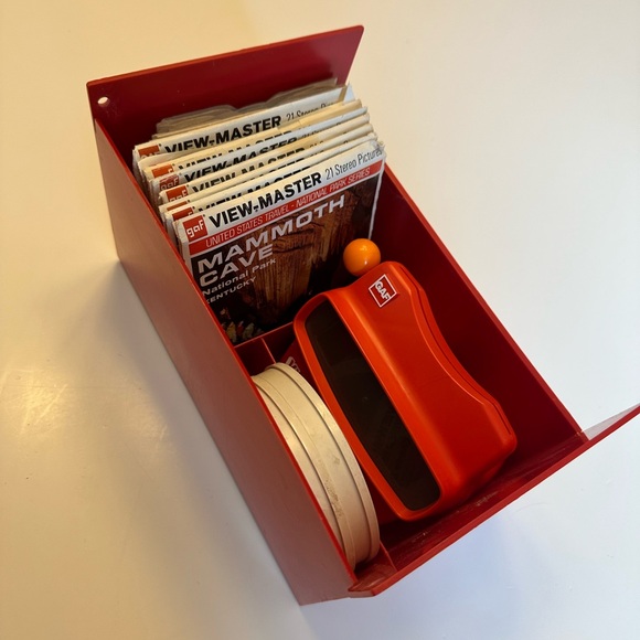 Vintage Red GAF View-Master and Storage Case - Picture 4 of 11
